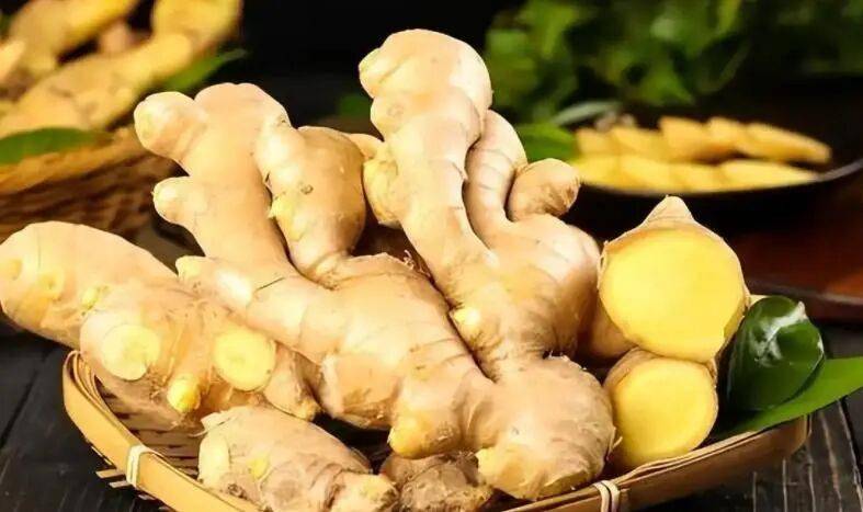 早起后，男性若能坚持吃一片生姜，不出一个月，或会出现这些好处