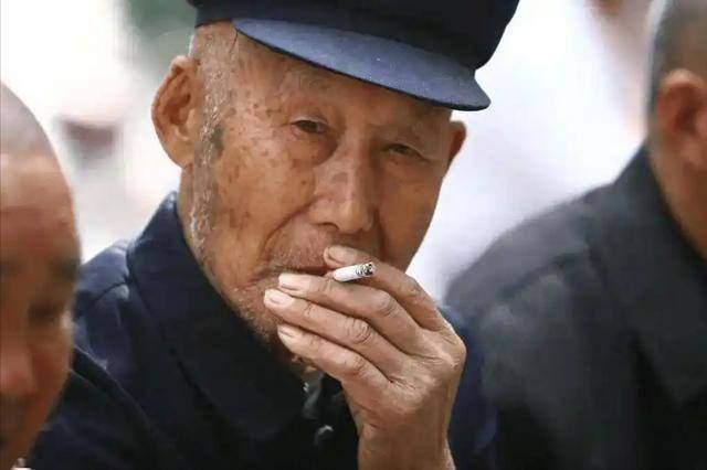 医生坦言：男性若戒掉吸烟，用不了6个月，身体或会有这5个改变