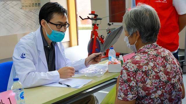 学医后才明白，增强骨密度最好的运动，不是散步游泳，而是这4个