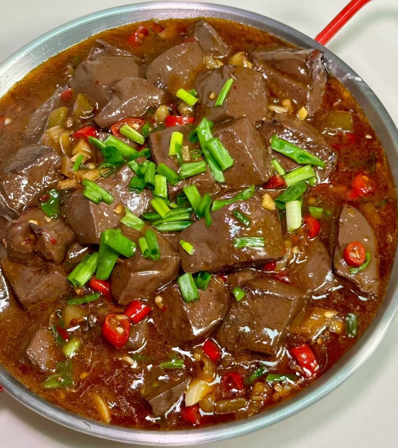 常红烧猪血，嫩滑入味补血养颜