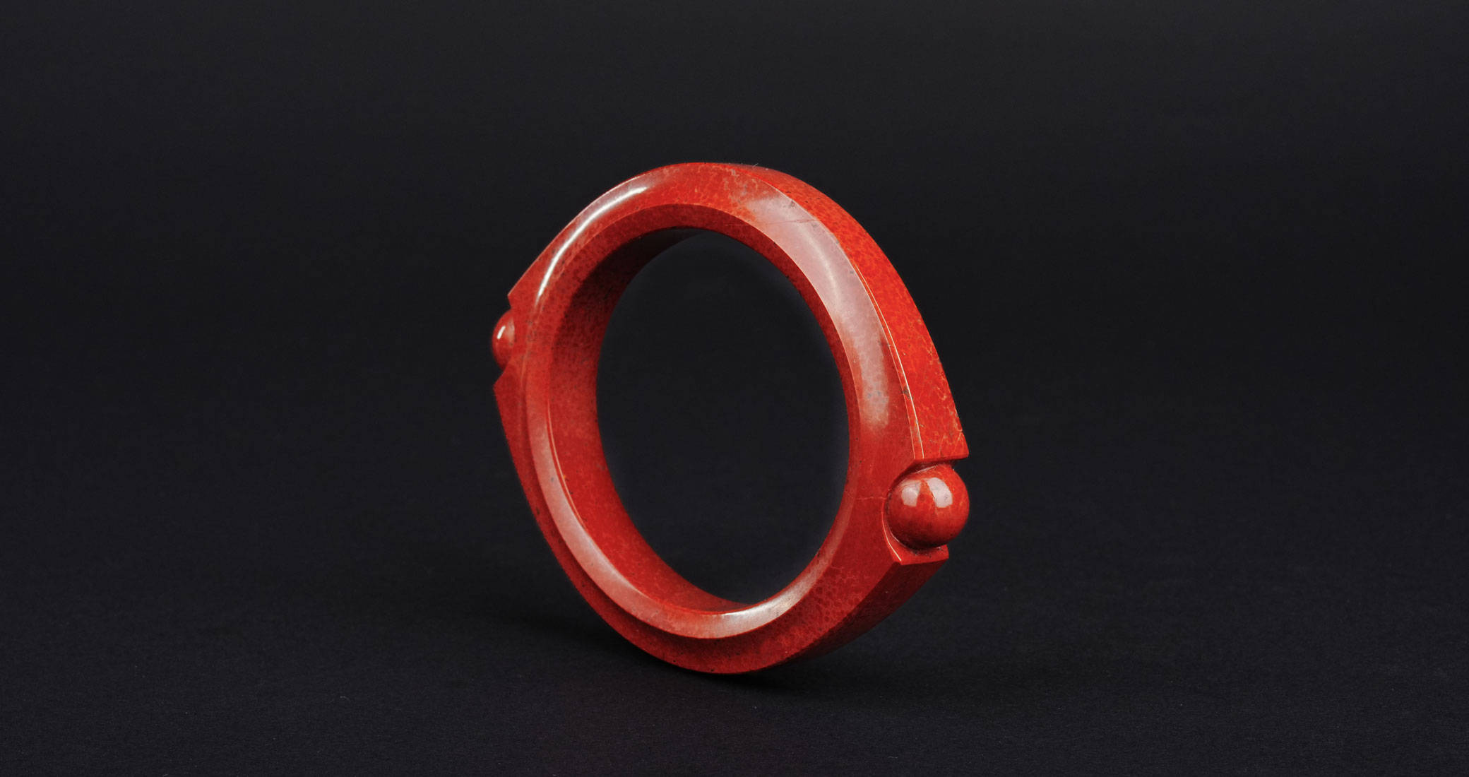 聊聊玛瑙手镯定制现代风格，个性化定制费用多少？