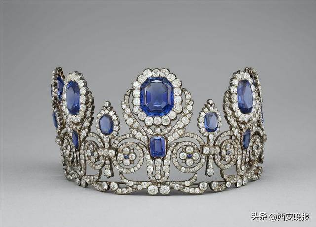 卢浮宫抢劫案最新调查进展：逾8000颗钻石、200颗珍珠4分钟内被盗，造成8800万欧元损失，4名嫌疑人已归案