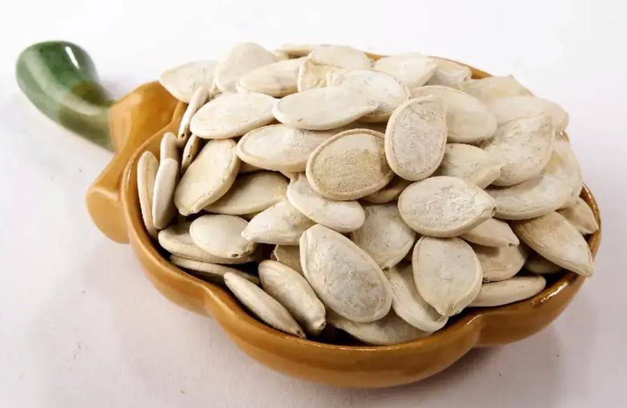 原创            经常吃南瓜子，对血管究竟有利还是有弊？医生：保护血管远离6物！