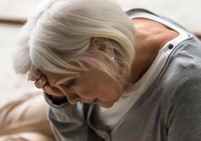 57岁大姐突发脑卒中离世，提醒：冬天再冷，也不要做这7件事