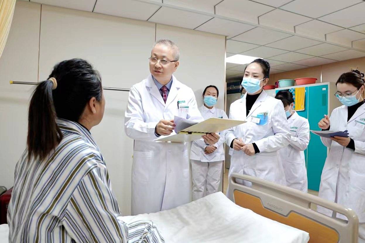 北京国丹医院刘云涛：女性白癜风用药关键注意事项