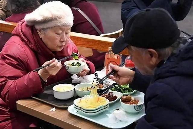 老人最适合吃的高蛋白，鸡蛋只排在第五，第一名多数人还不明确