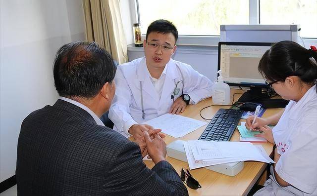 “隐形糖王”被揪出：是白糖的8倍，医生：天天吃血糖恐怕难稳住