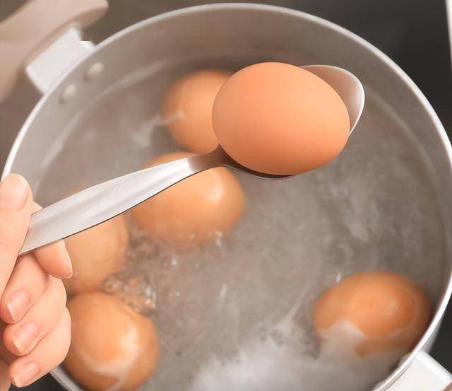 每天一个水煮蛋是死亡催化剂？提醒：想健康吃蛋，3个错别犯