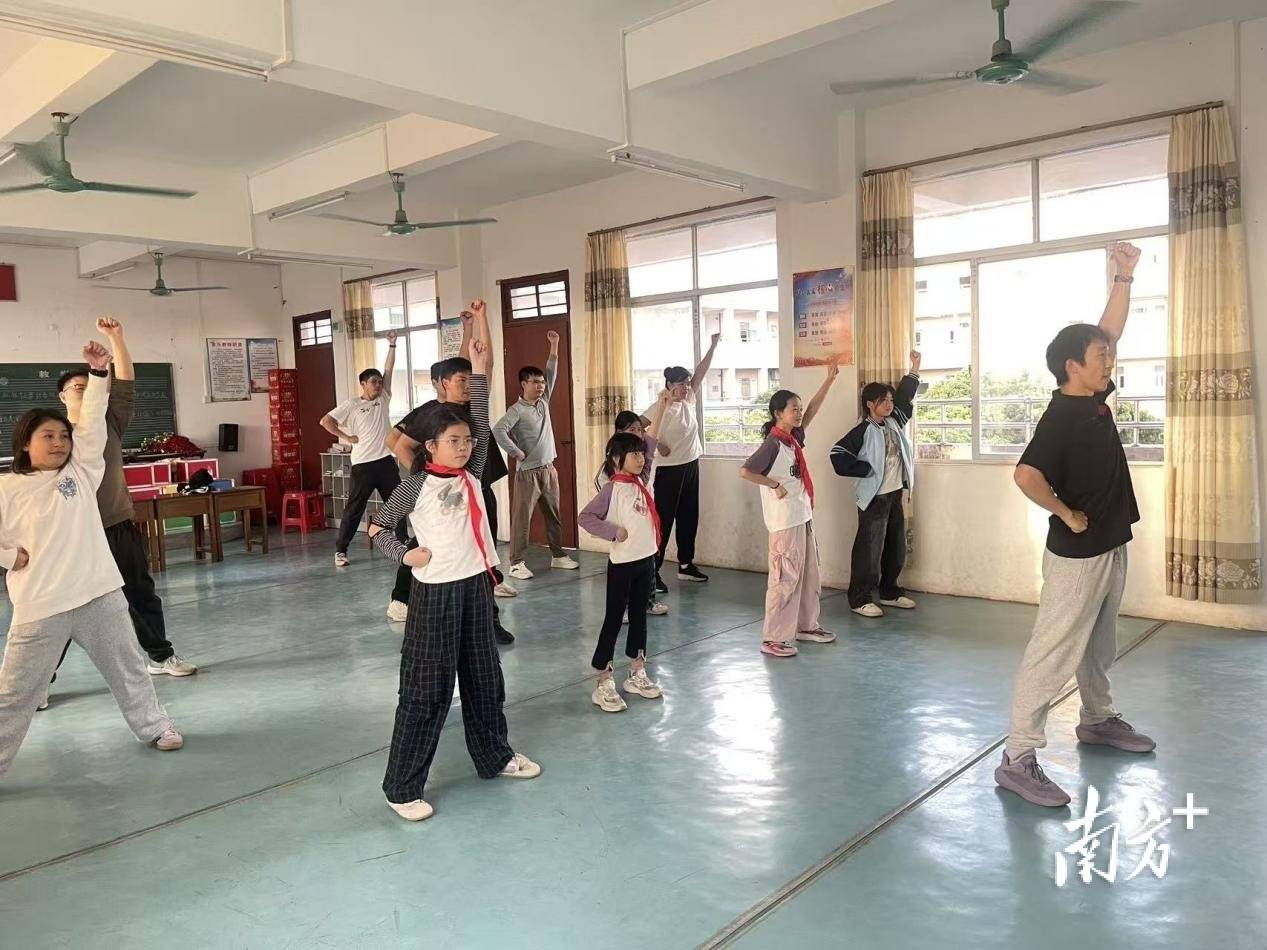 艺术与运动齐飞！广财贸师生为马踏镇学生带来多彩课堂
