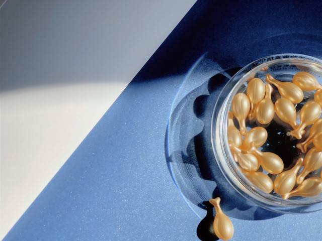 “细胞级抗老”是真的吗？深扒那些藏在成分表里的抗老黑科技