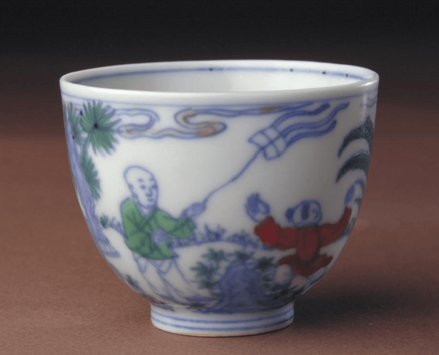 不再“打眼”：掌握鬥彩與粉彩的核心差異，提升瓷器收藏眼力