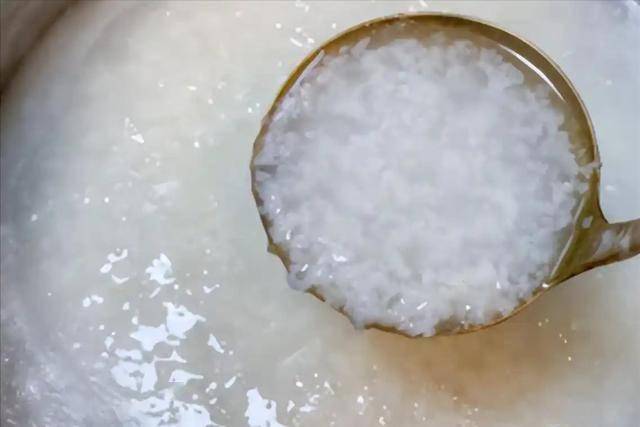 大米粥再次被热议！医生发现：糖尿病患者喝大米粥时，要注意4点