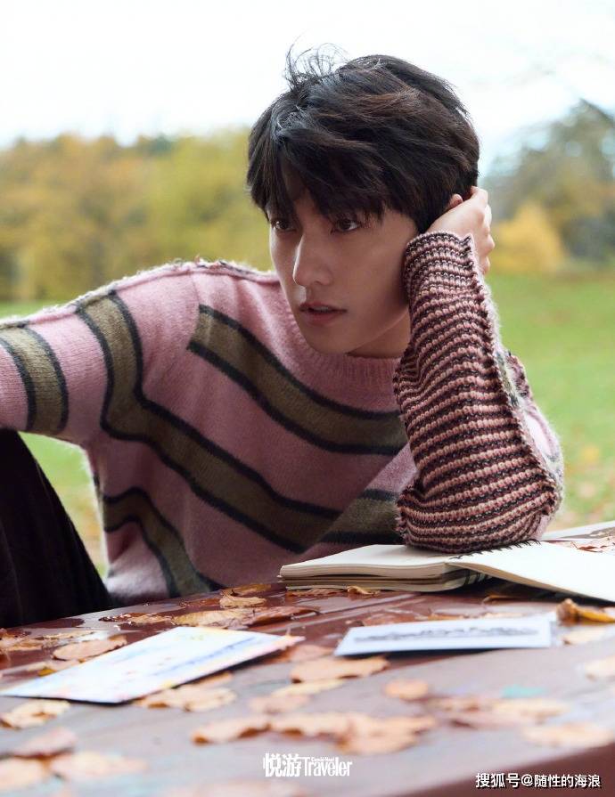 原创            杨洋《悦游》雨幕大片封神！轻熟风氛围感拉满，这才是内娱审美天花板