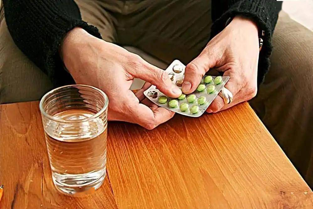 间隔一天吃他汀，降脂效果更好？医生提醒：服用他汀，谨记4点