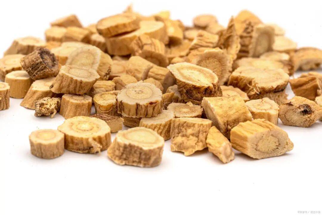 原创            黄芪的作用和功效 黄芪的副作用及禁忌 日常养生必看