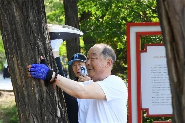 医生表示：到了70岁，就算身体比较健康，日常也要留意这4个细节