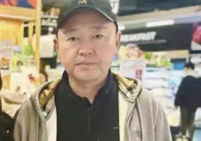 原创            50岁孔令辉四川被偶遇，昔日王子卖茶壶维生，至今未婚未育