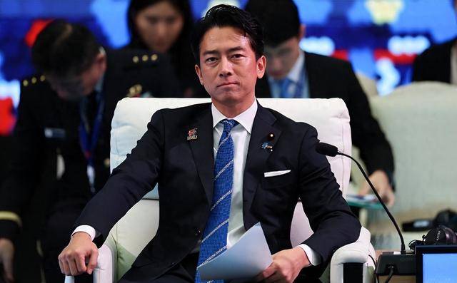 当着20多国面，小泉要求联合抗华，转头发现，美国对中国连让两步