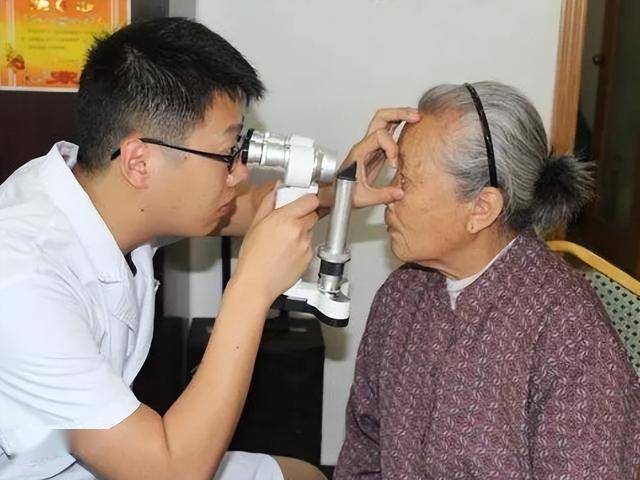 医生提醒：糖尿病患者每年必做4项检查！漏一项都可能埋下隐患