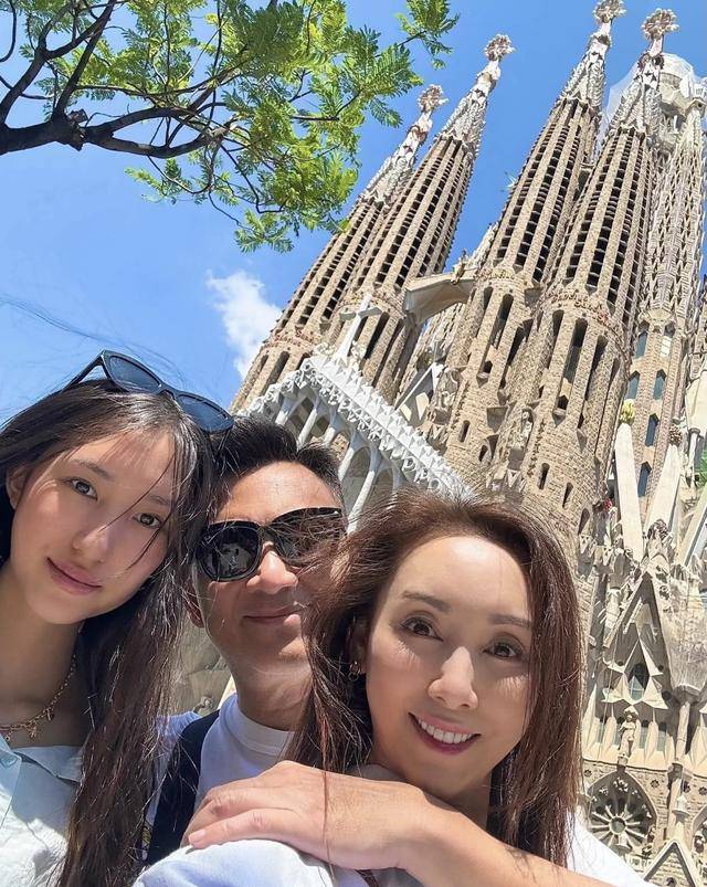 港圈恩爱夫妻为16岁爱女庆生！举办奢华派对，小寿星长相出众获赞