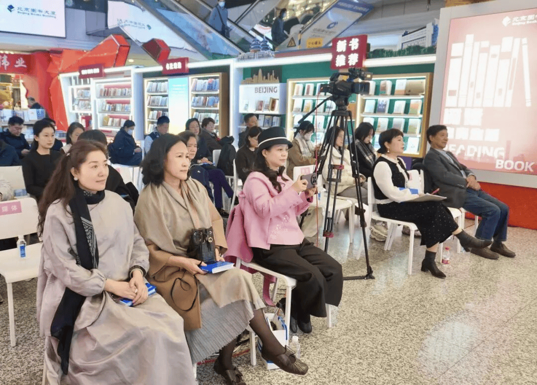中外青年读书沙龙 |《旅美华语诗典》新书分享会在北京图书大厦举办