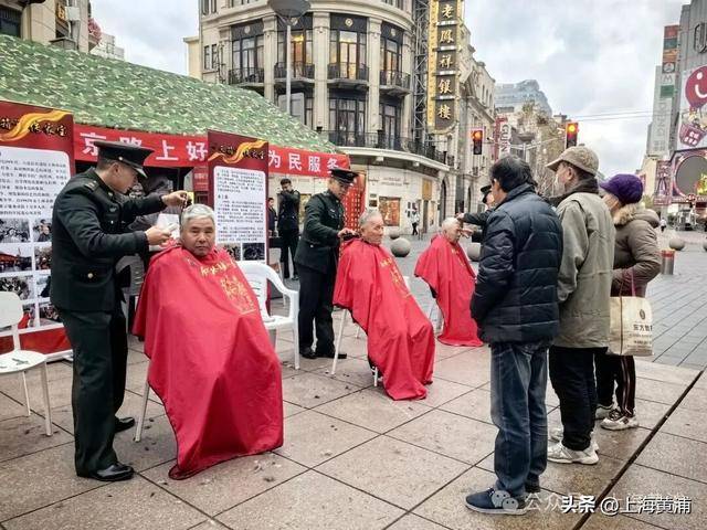 瑞雪映双拥、翰墨暖申城，南京路学雷锋为民服务暨军地书法家送福活动春意浓