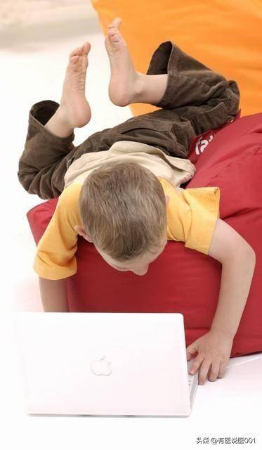 家庭“冷暴力”比打骂更伤娃！教你3招调氛围，养出身心舒展孩子