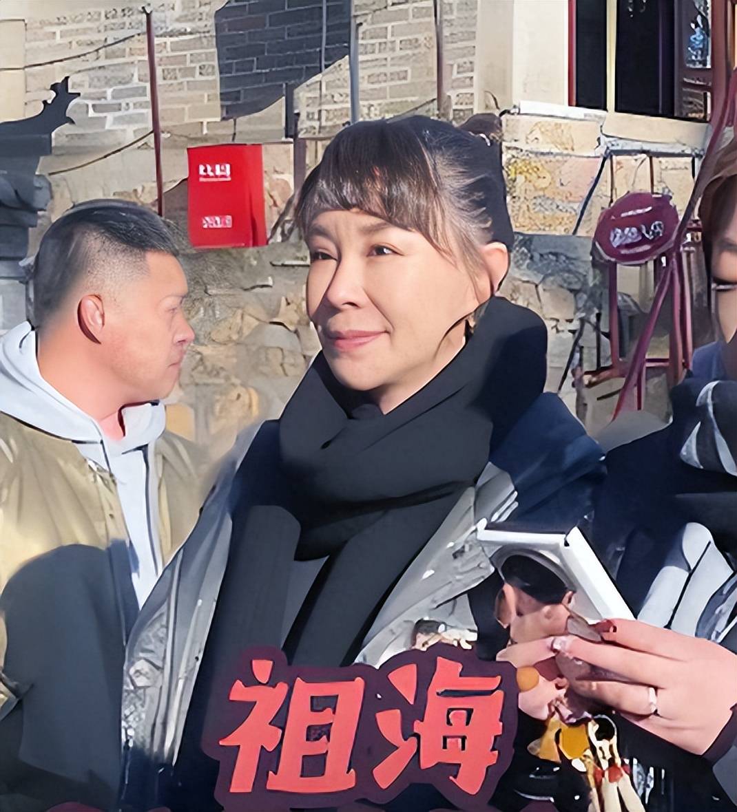 原创            50岁祖海近照曝光！脸部又肿又僵，胖到认不出，独居北京郊区