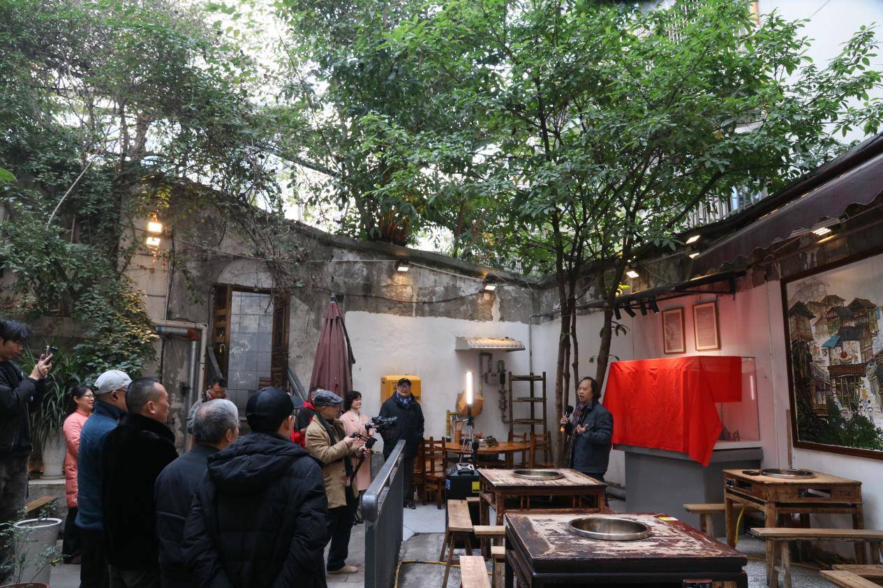 陶艺铸魂 火锅传韵——“四间火锅”跨界作品彰显重庆文化传承新力量