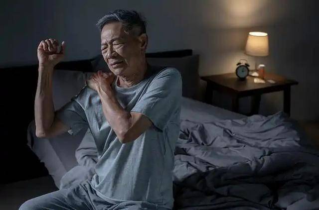 医生强调：糖尿病早期不是消瘦，而是频繁出现这4个症状，需警惕