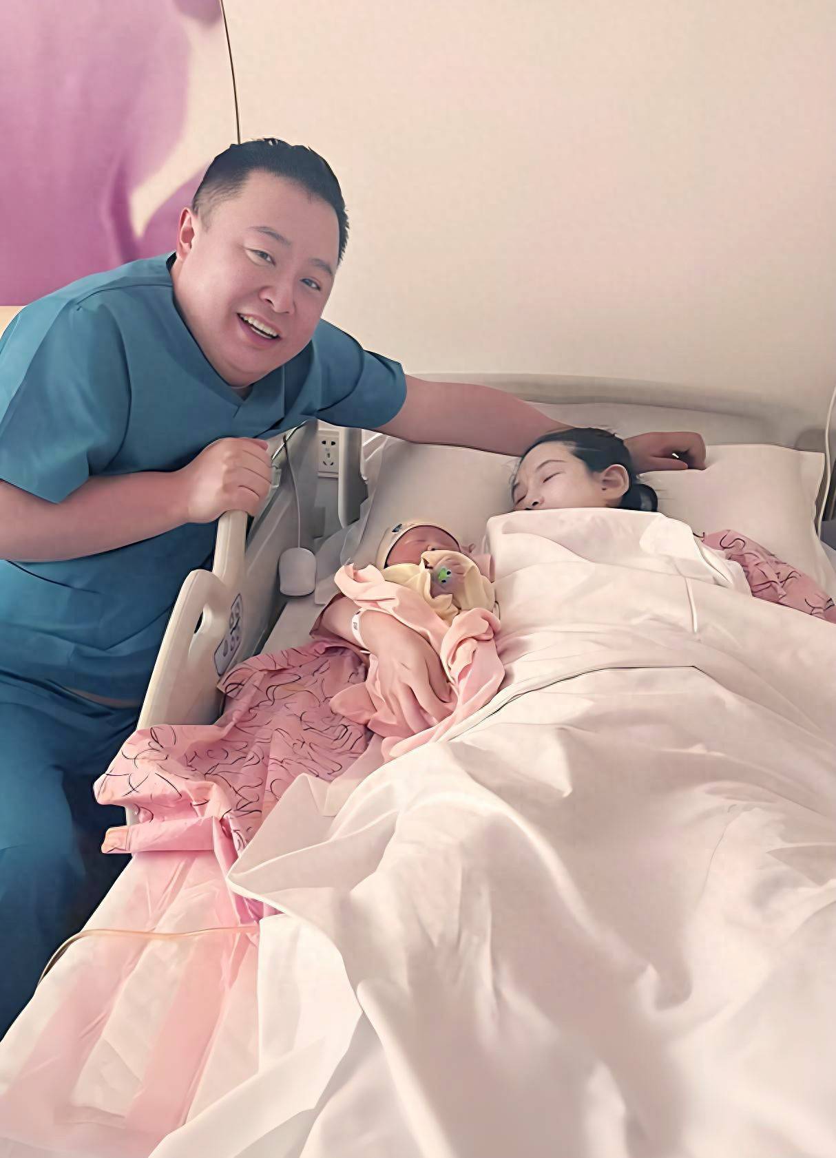 原创            相声演员阎鹤祥官宣当父亲！他可谓双喜临门