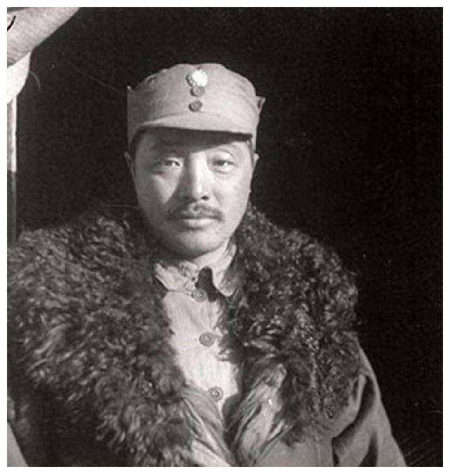 原创            贺老总的红二方面军，只有1万余人，为何能跟中央红军平起平坐？