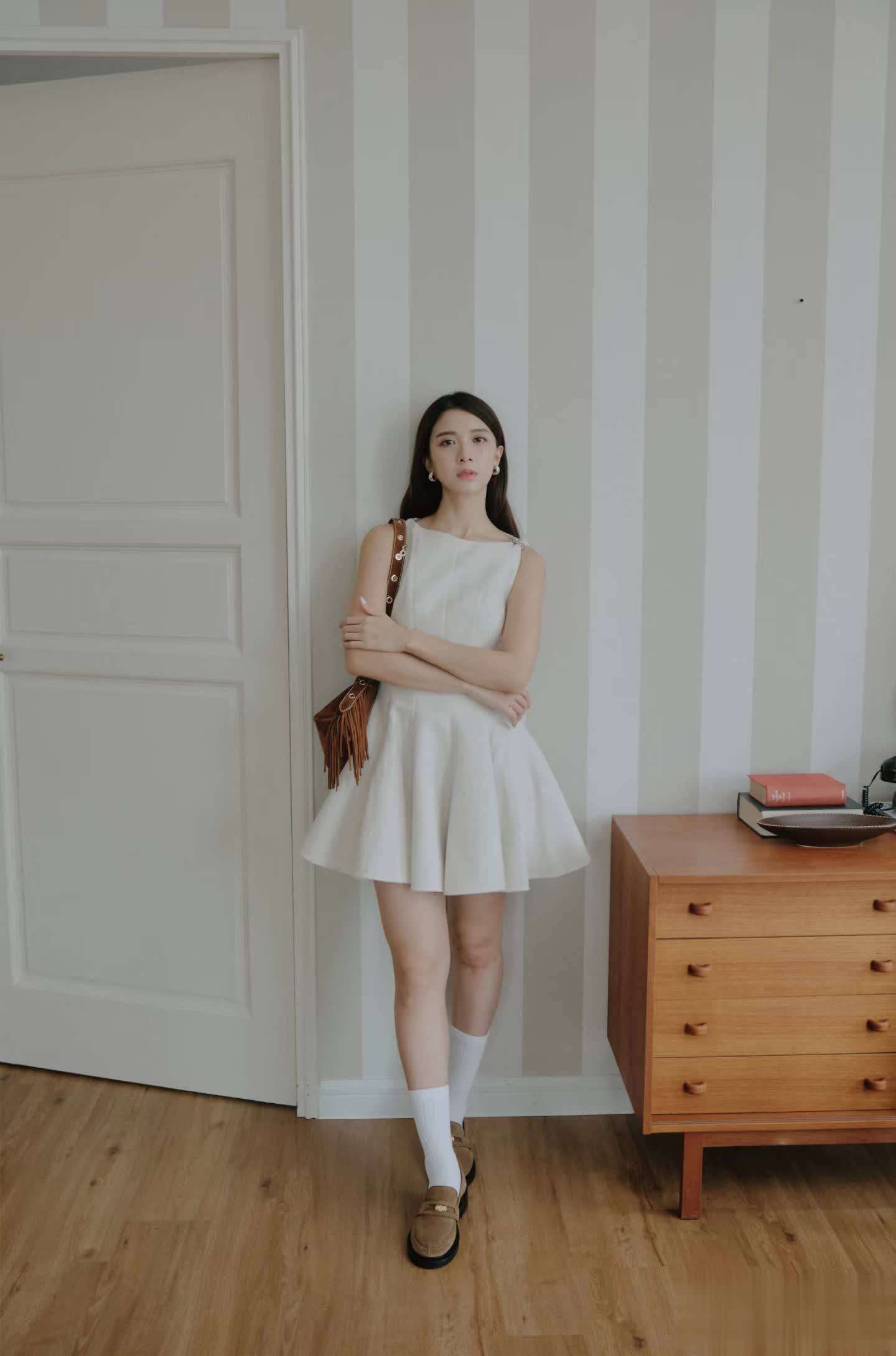 林宣妤晒写真照，展现别样邻家气质