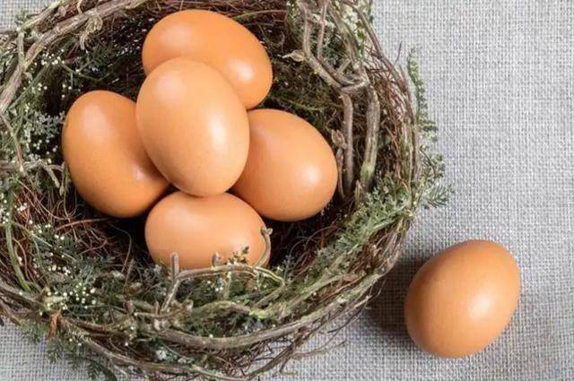 肾结石不敢吃鸡蛋？肾内科医生叮嘱：不想结石反复，5物少吃