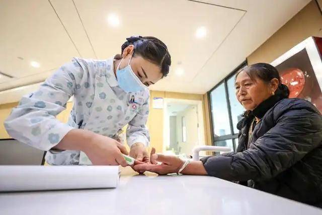 糖尿病人能吃花生吗？调查表明：控量食用半年，或迎来这3个改变