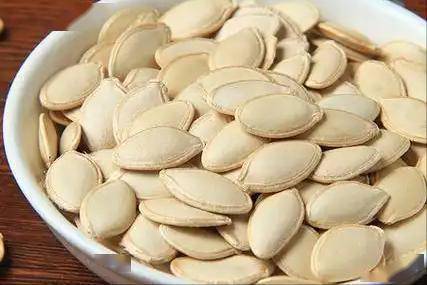 经常吃南瓜子，对血管有好处吗？医生：保护血管，尽量远离6物