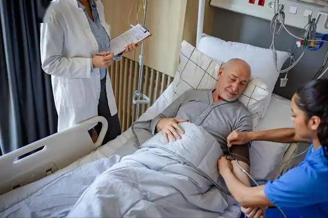 多名院士呼吁：超过60岁的老人，宁可在家做家务，也别出去干这些