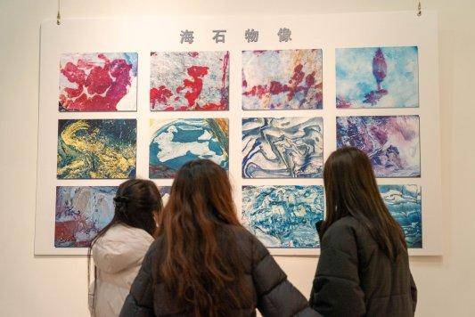 山东商务职业学院师生助力“海石坡彩 登州青云—千年苏东坡故事摄影插画艺术展”启幕