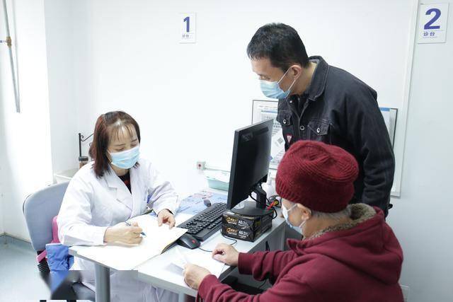 医者发现：坚果一换，每年冠心病致死少一半，这5种坚果，多吃吃