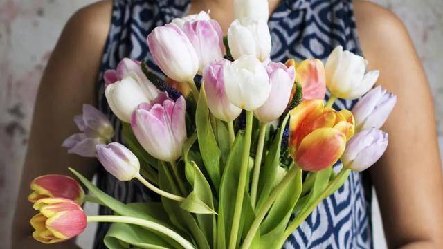 男人和你在一起，主动为你做这三件事，说明他是真的很爱你