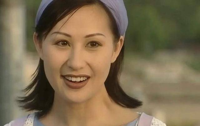 香港知名女星玩角色扮演，容貌大变似整容失败，网友直呼不敢认