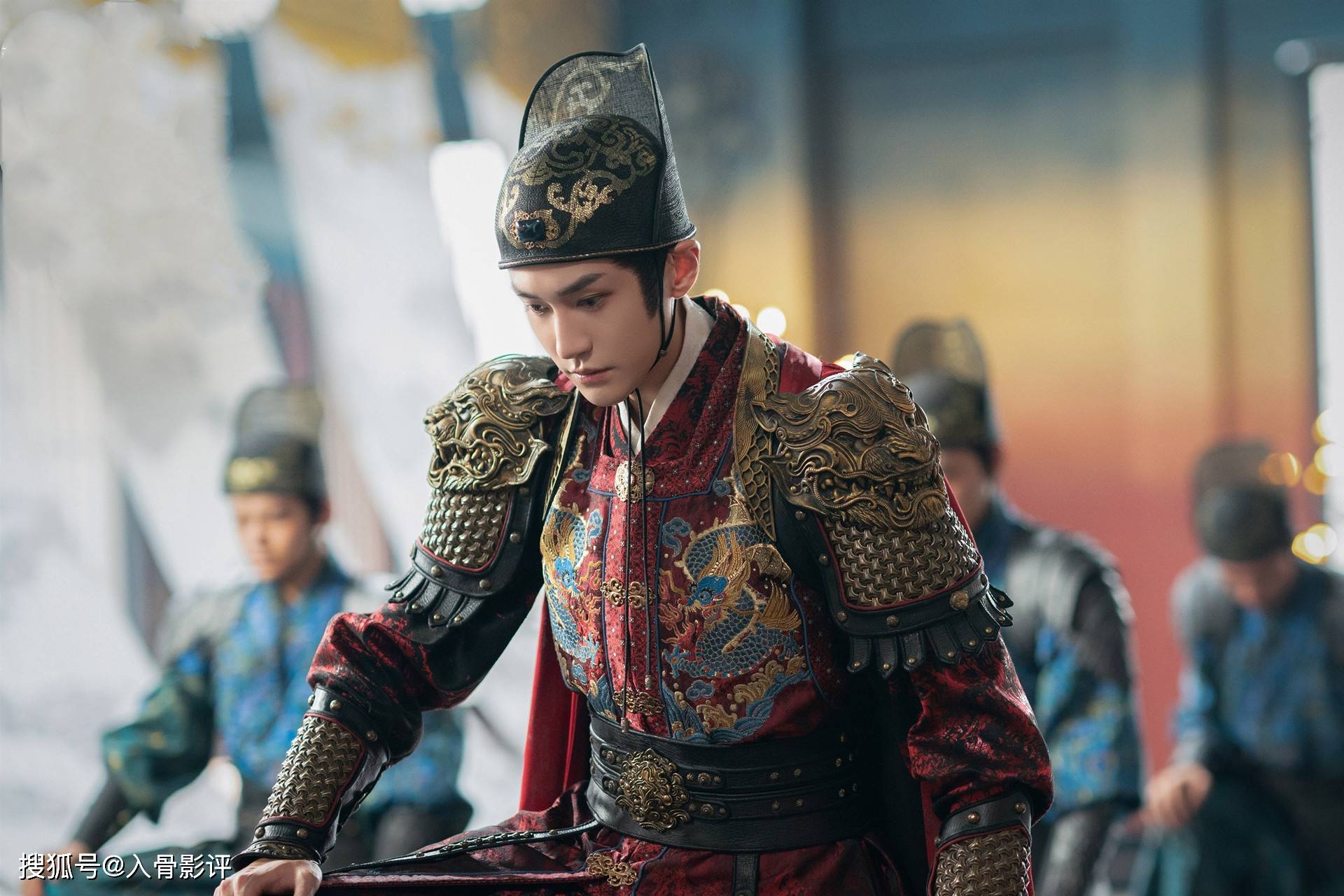 原创            《逍遥》：冲着侯明昊谭松韵追剧，没想到被汪铎饰演的秉烛吸引了