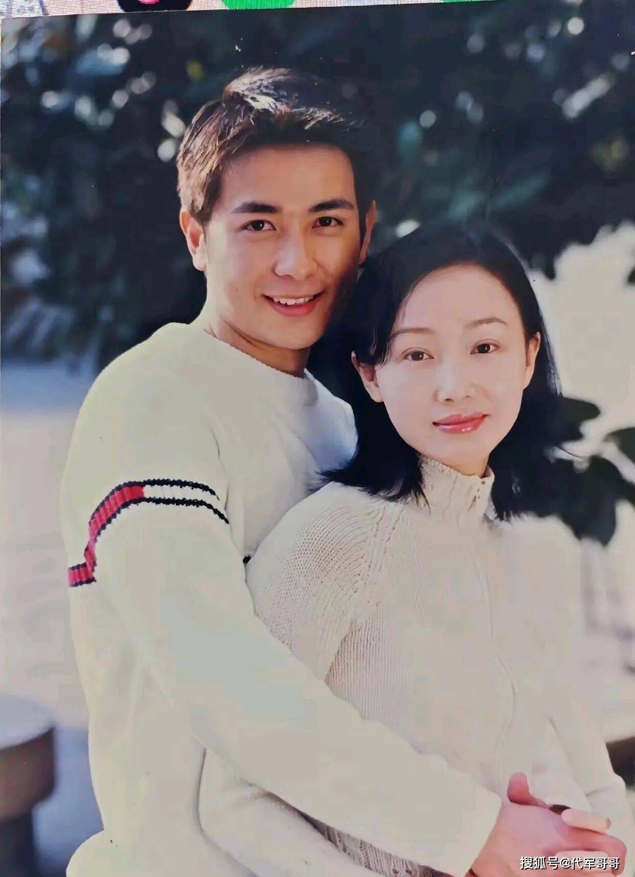 原创            保剑锋工作室起诉后，黄慧颐晒20年前旧结婚证反击，打了谁的脸？