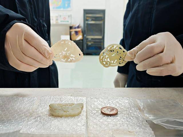 北京海关查获清代文物4件