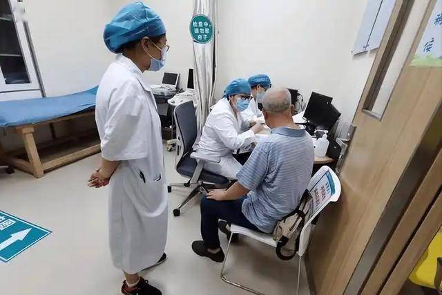 医生提醒：老人一旦超过70，立刻停止这几种行为，不利于身体健康