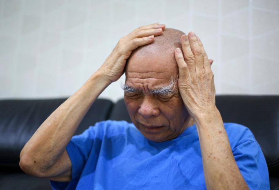 原创            68岁大爷血压骤降致昏迷，提醒：苯磺酸氨氯地平切勿与这四种药同服！