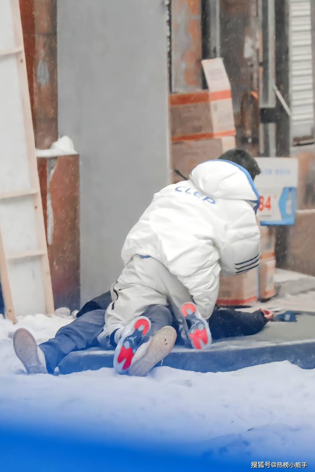 原创            从沈腾踹王安宇事件看综艺新人的成长与挑战