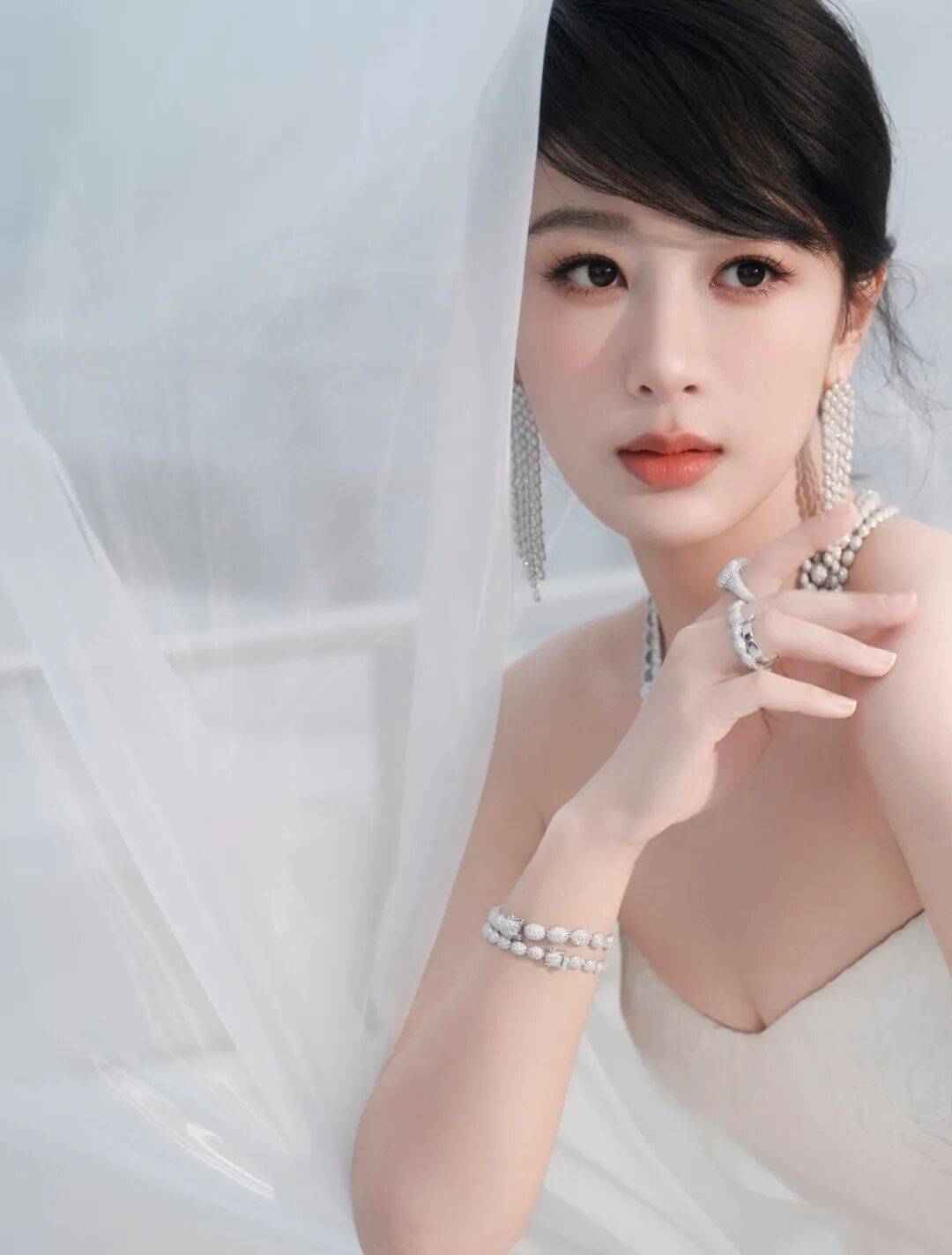 榜妹热线 ｜ 杨紫新春活动？侯明昊《逍遥》火速抬走？翟潇闻新商务？何洛洛男二角色？鹤秋进组？