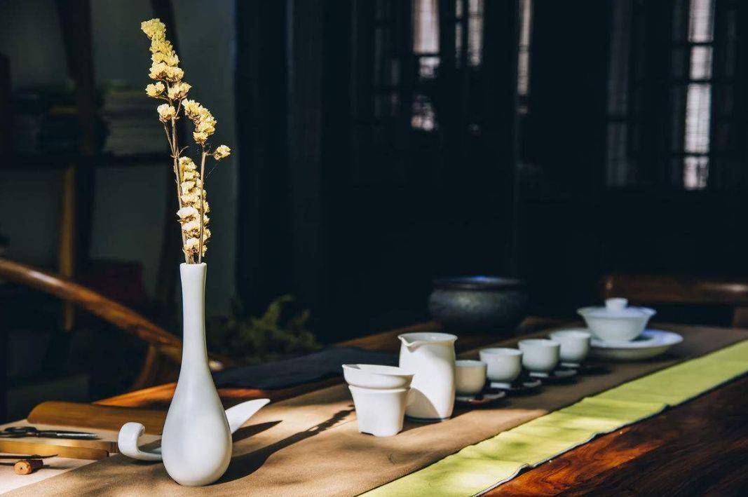 饮茶很简单，做人也很简单