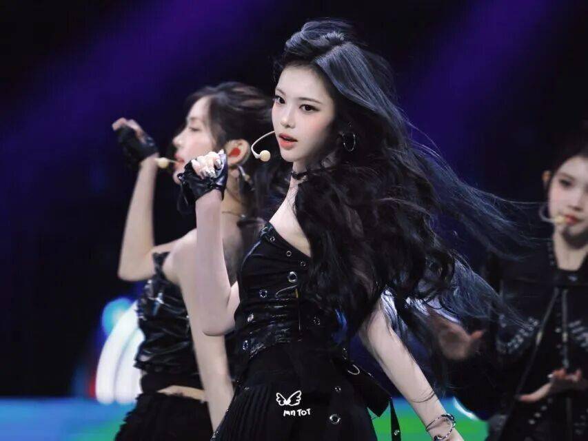 她翻跳aespa柳智敏单曲引热议：新人实力惊艳，还是“越级”争议？